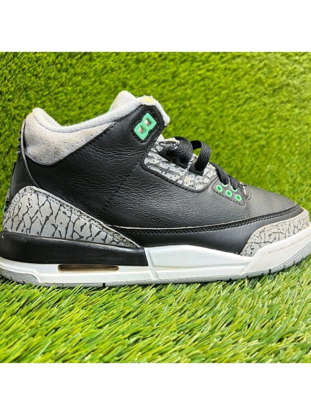 Nike Air Jordan 3 Retro Boys Size 5.5Y Black Green Basketball Shoes Sneakers